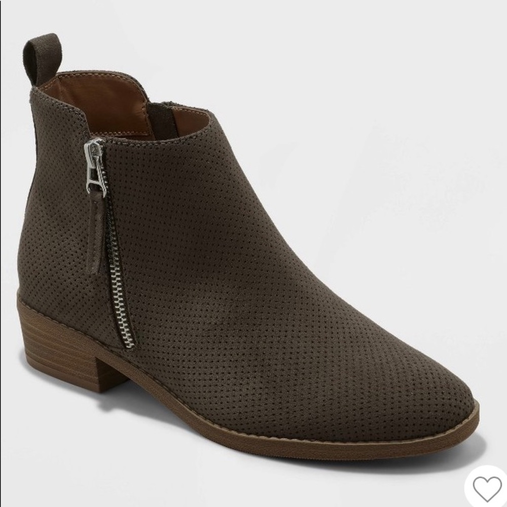 NWT Target Universal Threads Marlis Booties